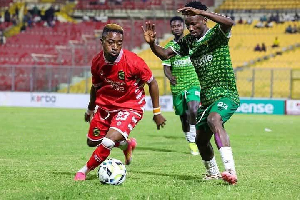 Inusah Adams (L) was unplayable against Medeama