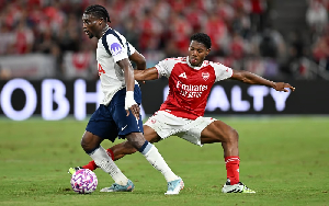 Mohammed Kudus (white jersey) tormented Lewis-Skelly (red jersey) during the game