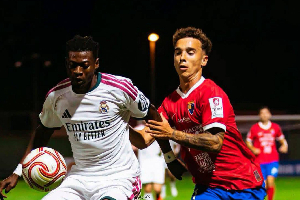 Oscar Naasei  (L) made his Castilla debut against Turuel