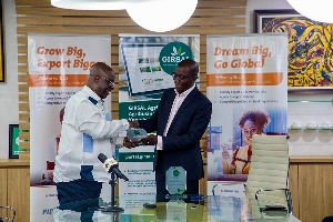 Kwesi Korboe, CEO of GIRSAL,  presents an award to Julian Opuni, MD of Fidelity Bank