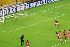 Óscar Ustari saving the penalty kick