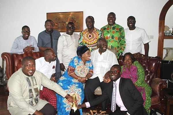 Former President John Agyekum Kufuor in a group photograph with some NPP executives