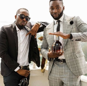 Ice Prince in a pose with the D'usse in his hand