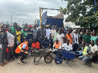 Group picture with MCE, security services, politicians, Assembly workers and citizens