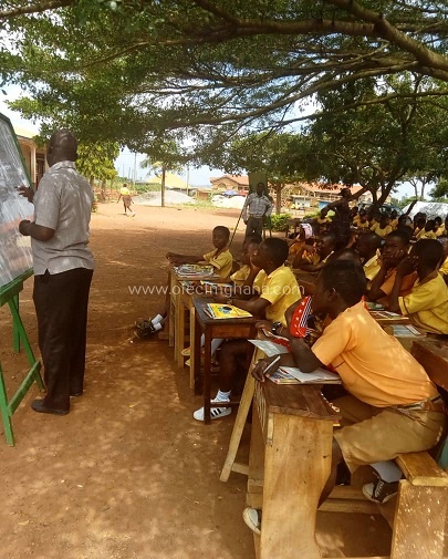 Pupils of Akyeremade D/A Primary and JHS studying under trees