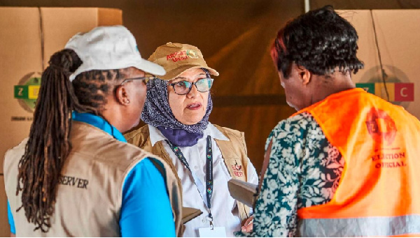 Members of the AU Election Observation Mission talk to a Zimbabwe Electoral Commission official