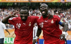 Razak Pimpong with Stephen Appiah at the 2006 World Cup