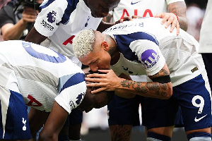 Kudus (L) and Richarlison (R) celebrating one of the goals