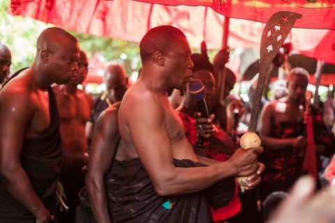 Newly installed Drobomanhene swearing oath of allegiance