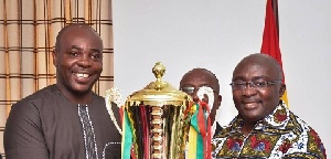 Isaac Asiamah presents 2017 President's cup to Vice President Mahamudu Bawumia