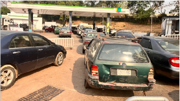 Queues don already start to dey appear for fueling stations sake of di tori of fuel price increase