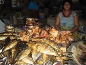 Some smoked fish displayed for sale (file photo)