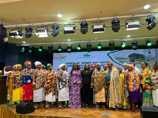 Elizabeth Ofosu-Adjare among some queen mothers, stakeholders at the summit