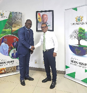 Minister of Climate Change, Issifu Seidu (L) with Secretary-General of CVF-V20, Mohamed Nasheed (R)