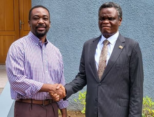 David Antwi (L) in a handshake with Shem Amadi (R)