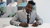 Joseph Anang signing pro-contract with West Ham