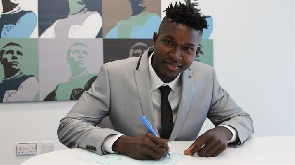 Joseph Anang signing pro-contract with West Ham