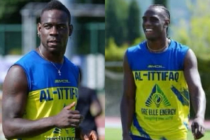 Mario Ballotelli (L) and Enoch Barwuah (R) are teammates at Al Ittifaq