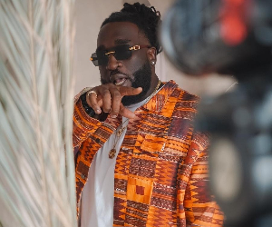Zie and Chimini Yoka lock it down in crisp visuals for ‘Feeling'