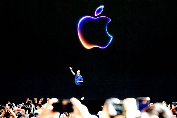 Apple's new record comes in a blockbuster year for tech stocks