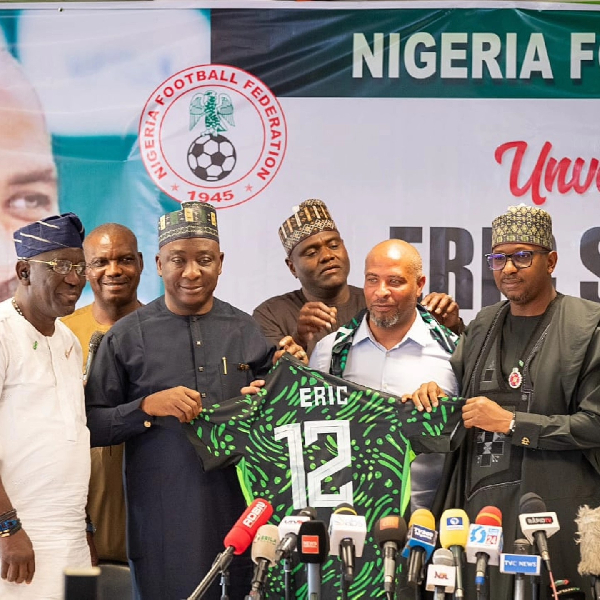 Nigeria Football Federation unveil Eric Chelle