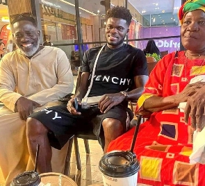 Thomas Partey and his parents in Qatar