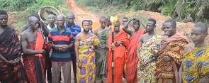 Nana Asare Baffour, Sehwi Bokabo chief (second person from right) addressing the media