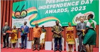 Nana Addo Dankwa Akufo-Addo with some dignitaries and an awardee in a photo