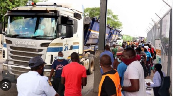 The closure follows reports of vehicles being torched near the Lebombo border post