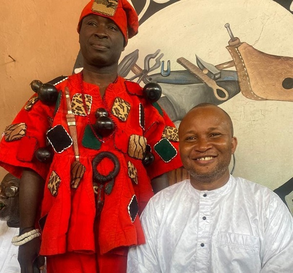 The enstooled Asafoatse (left) in a picture with Nii Doku III