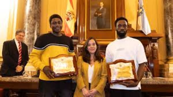 Magatte N'Diaye and Ibrahima Diack - seen here with Mayor Inés Rey