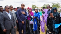Somali Prime Minister Hamza Abdi Barre received by residents of Adan Yabal