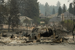 A vehicle and structure burned on N Skyline Drive, Washington, due to a wildfire