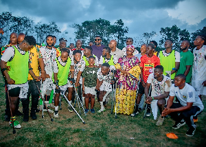 Opoku announced the donation and support package during a visit to the team’s training session