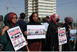 Families of Pakistani hostages protest, demanding government action to secure their loved ones’ rele
