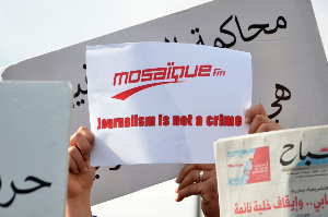 Journalists protest after the arrest of the general manager of Radio Mosaïque Noureddine Boutar
