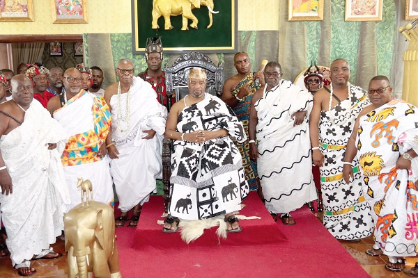 Nii TackieTeiko Tsuru II (seated), the Ga Mantse, with Nii Ayi- Bonte II (right), Gbese Mantse; Nii