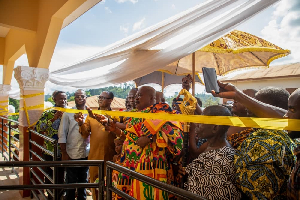 Chief of Sefwi Paboase, Nana Frimpong Manso Ababio II cutting the ribbon