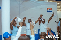 Dr Bawumia with some supporters in Ashanti region