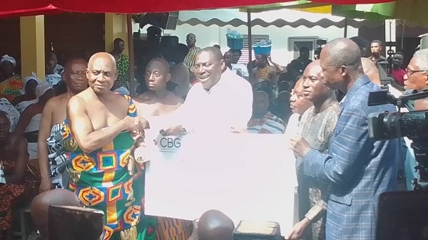 A sub-chief received the donation on behalf of Otumfuo Osei Tutu II