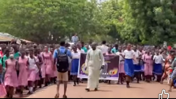 Students of TAMASCO welcoming Hajara