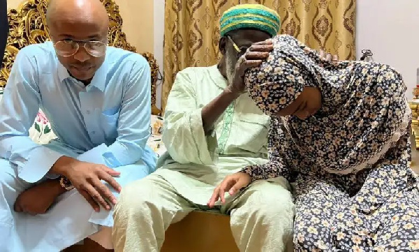 Andre Ayew and his daughter during the visit with National Chief Imam