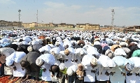Flie photo: Muslims praying