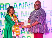 Lamisi Mahami receiving her award