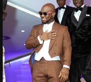 Watch how Senior High School students fainted during King Promise's performance