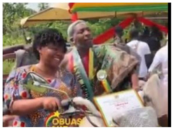 ‘Wifey bra ha!’ – The moment Obuasi best farmer invites wife to celebrate win