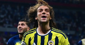 Guendouzi celebrates at the end of the Champions League play-off round second leg against Lyon