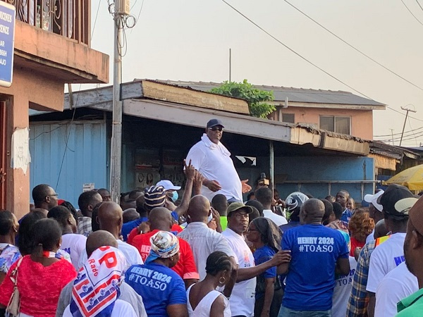 Henry Quartey has filed his nomination for re-election at Ayawaso Central