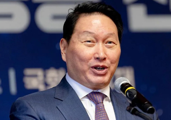 Chey Tae-won is a billionaire