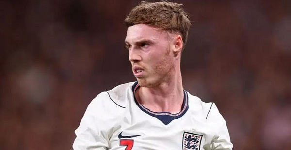 Cole Palmer's England shirt featured the shoulder seam flaw during the recent international break